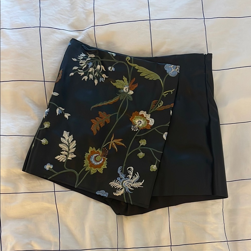 Floral Embroidered Faux Leather Black Skort